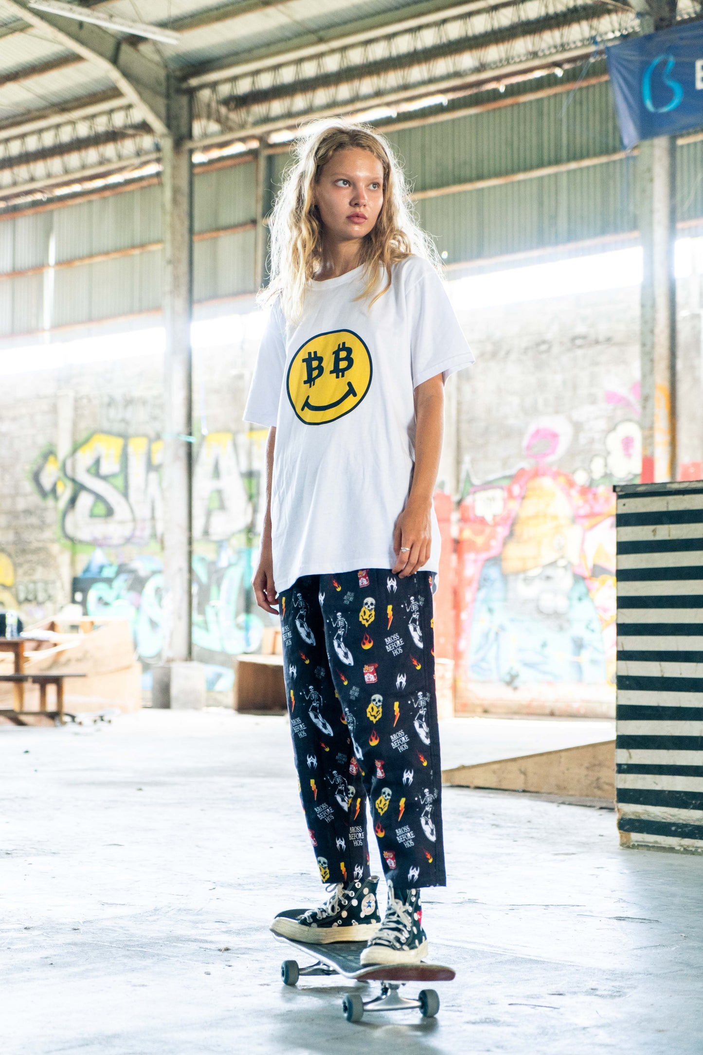 Relaxed fit linen printed pants in black from Bross Before Hos Boutique, featuring a comfortable, stylish design.