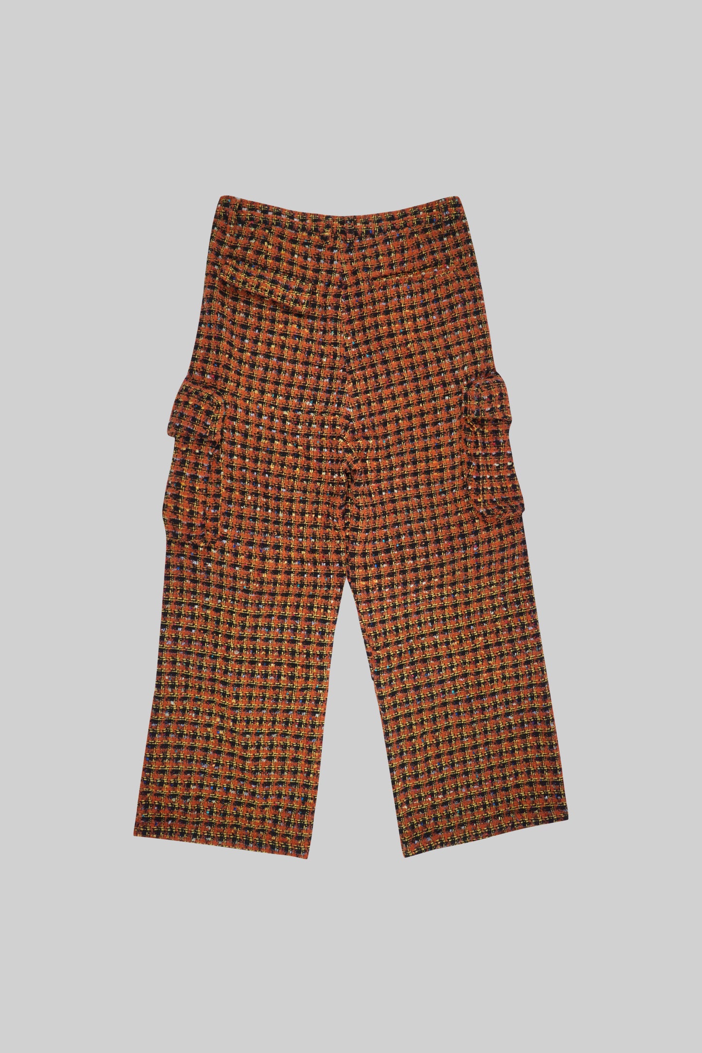 BROSS BEFORE HOS BOUTIQUE twill cargo pants with multiple pockets and relaxed fit, shown in a neutral color.