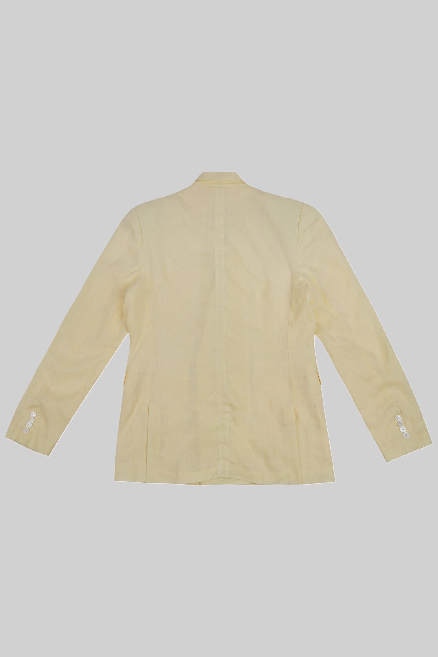 Light beige linen jacket from Bross Before Hos Boutique with sun-pressed design, lightweight and stylish for warm weather.