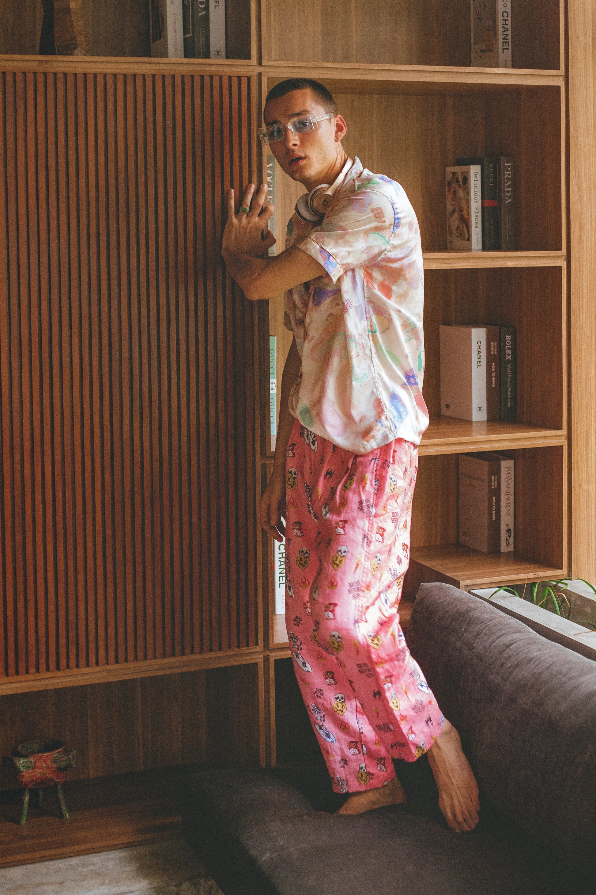 Relaxed fit linen printed pink pants from Bross Before Hos Boutique, featuring lightweight fabric and stylish design.