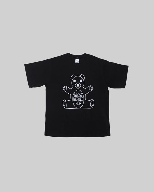 White cotton T-shirt with bear print from Bross Before Hos Boutique, featuring a casual fit and playful animal graphic.