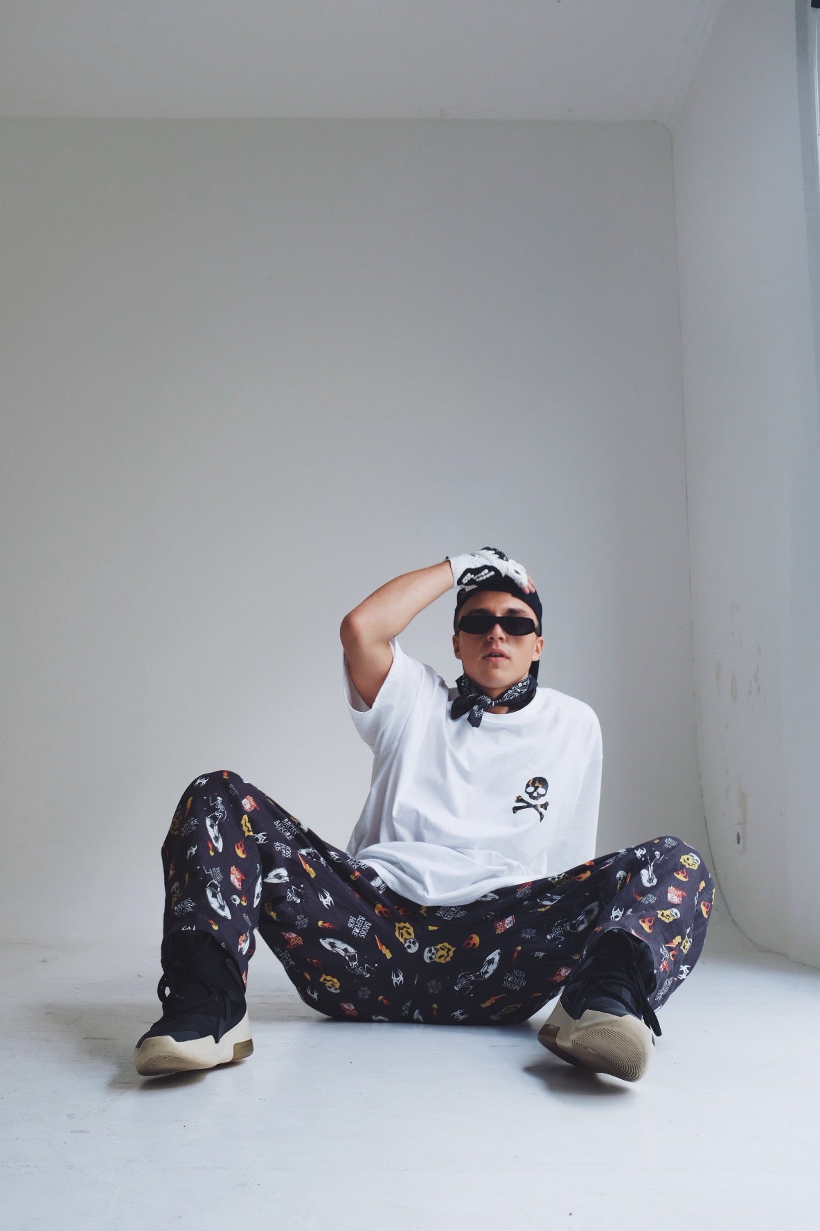 Relaxed fit linen printed pants in black from Bross Before Hos Boutique, featuring a comfortable and stylish design.