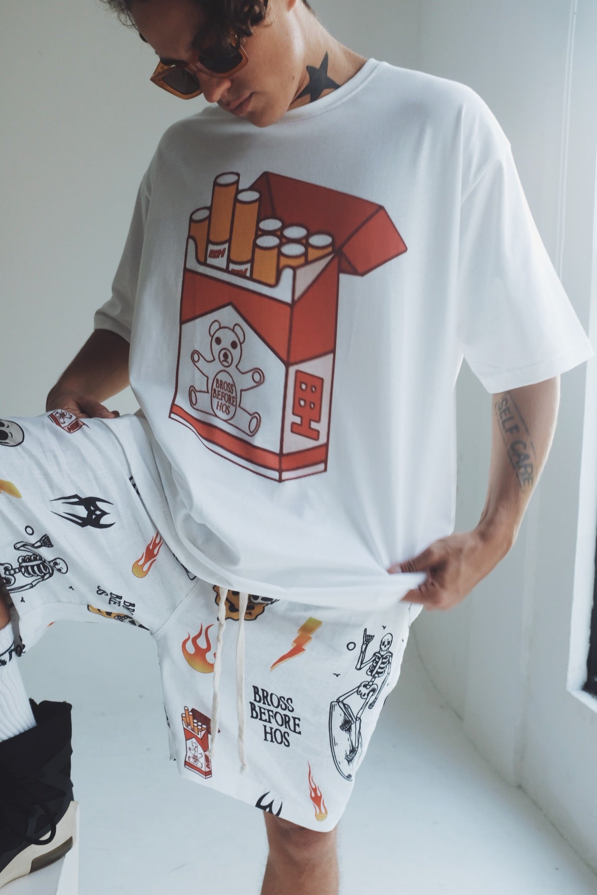 COTTON T-SHIRT CIGARETTE PRINT - BROSS BEFORE HOS