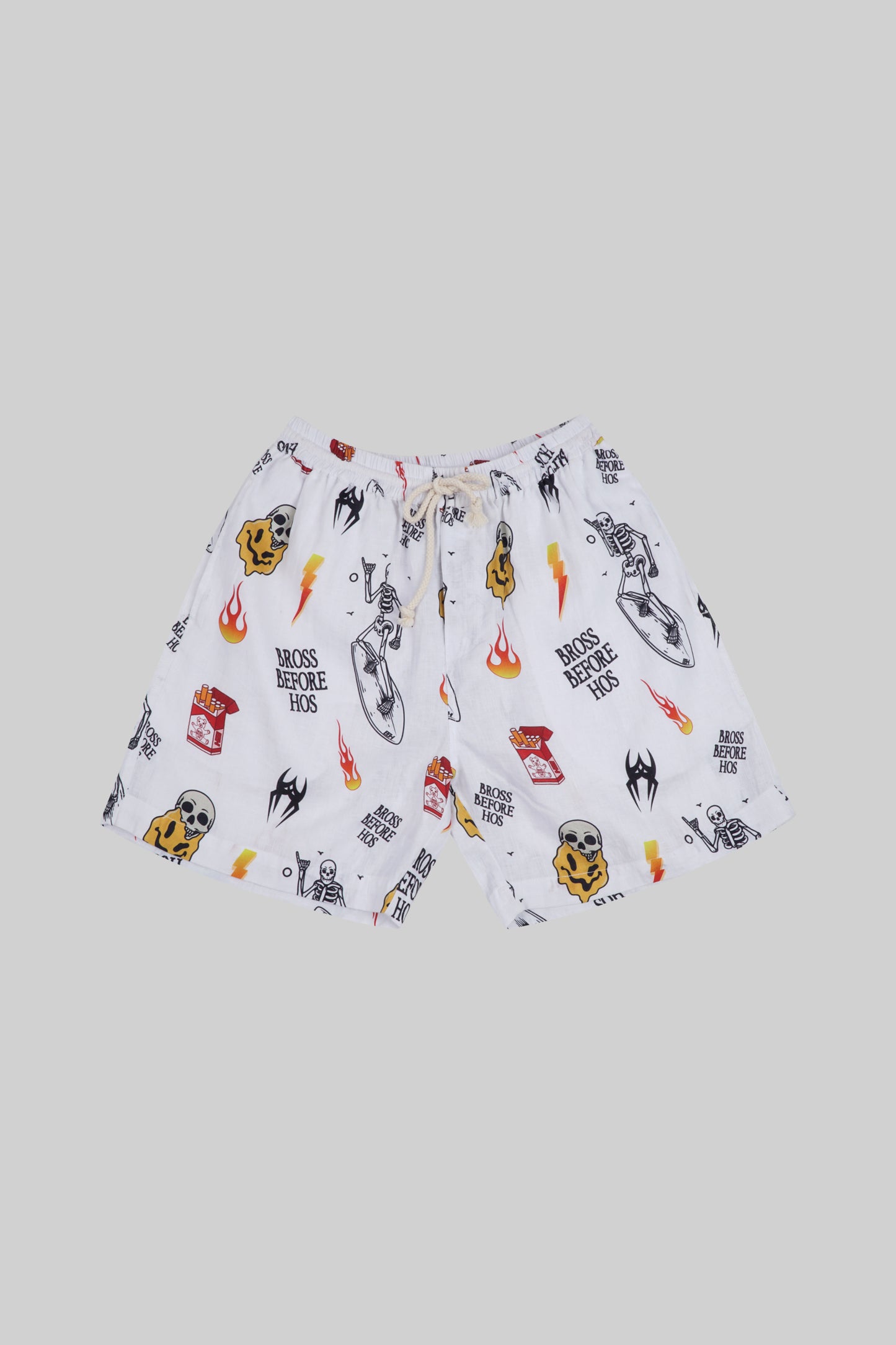 Light beige linen shorts with a printed pattern, casual fit, from Bross Before Hos Boutique, perfect for warm weather.