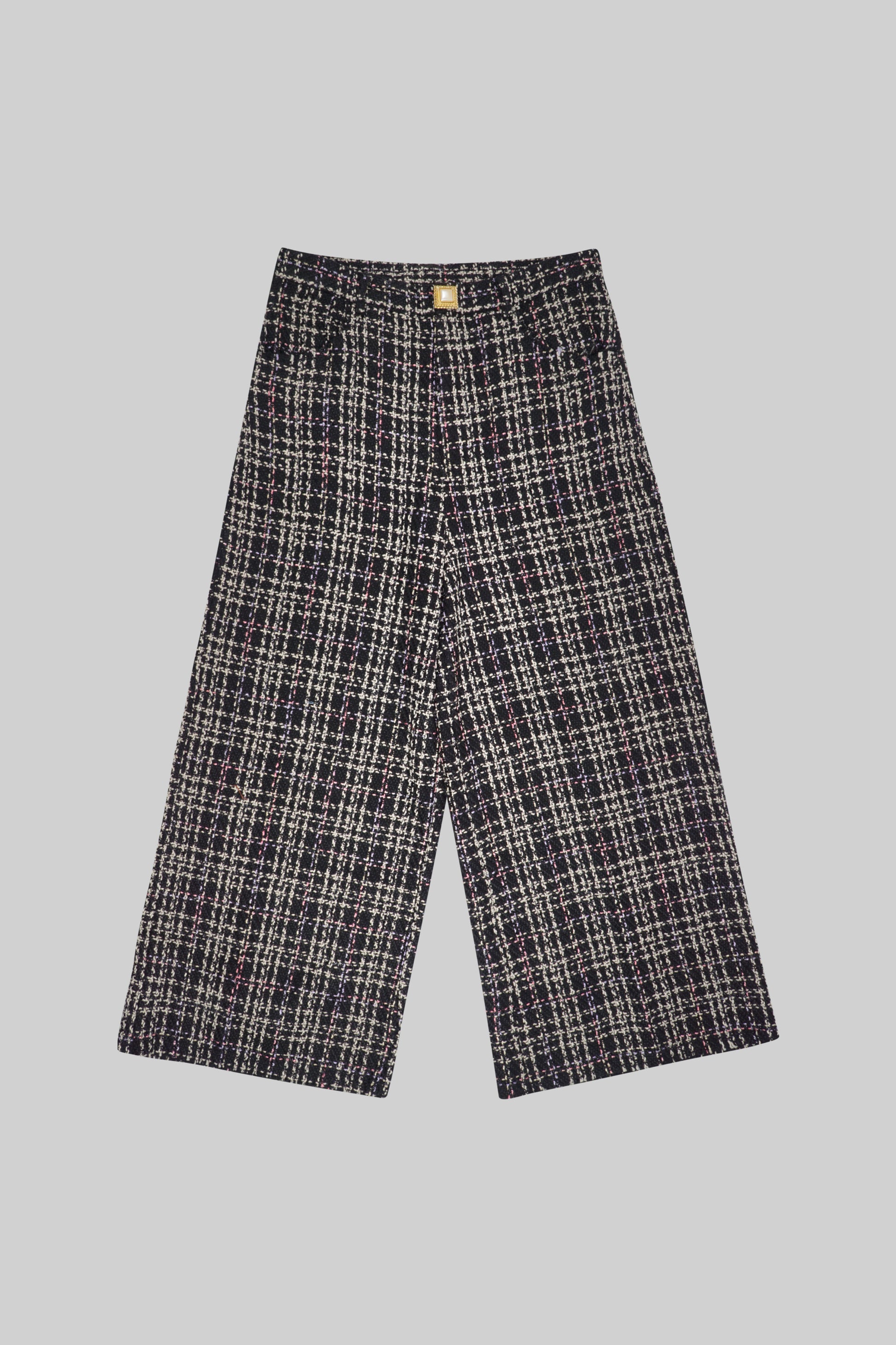 BROSS BEFORE HOS BOUTIQUE twill pants in a relaxed fit with a neutral color, shown on a model.
