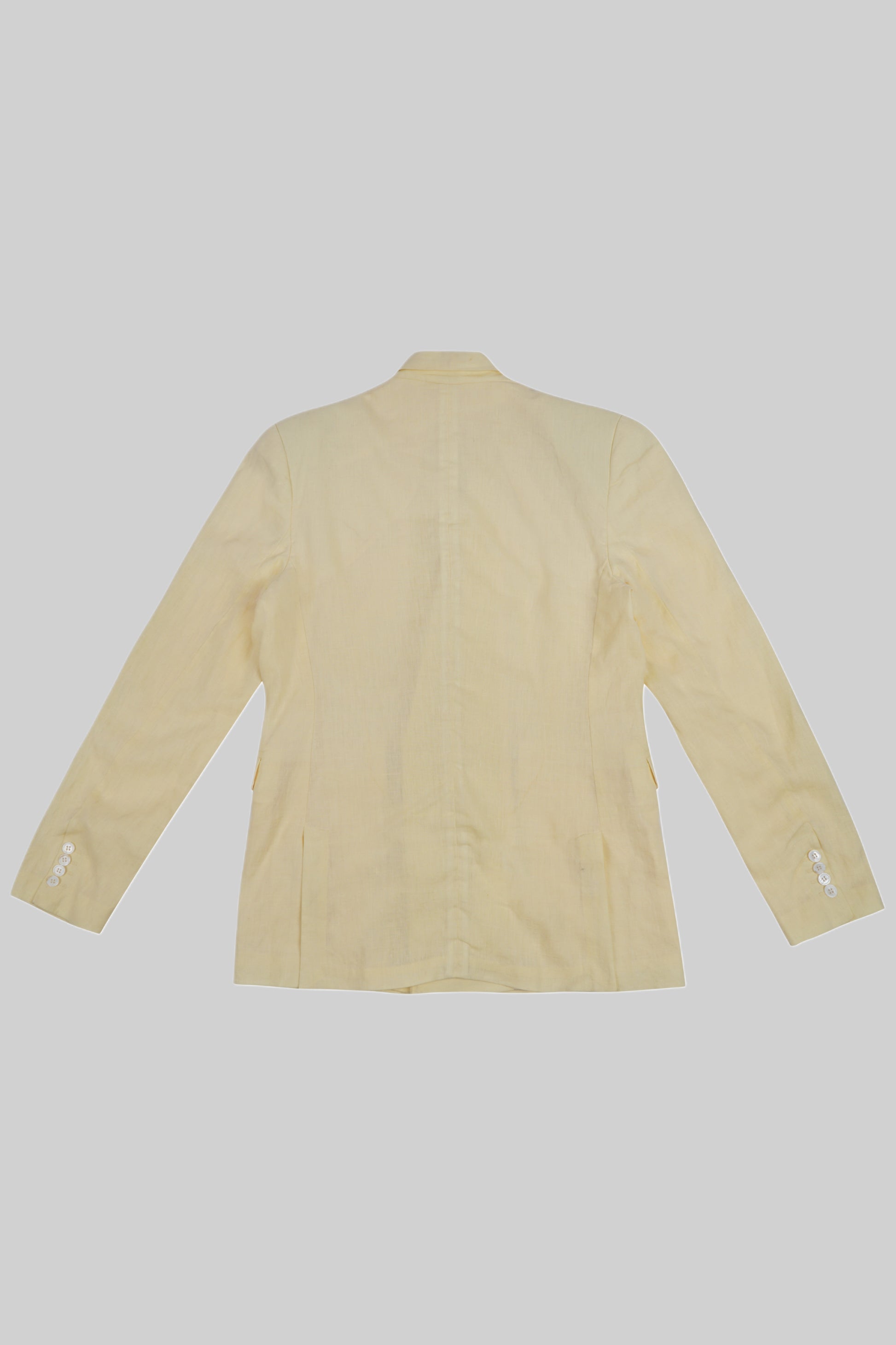 Light beige linen jacket from Bross Before Hos Boutique with sun-pressed design, lightweight and stylish for warm weather.