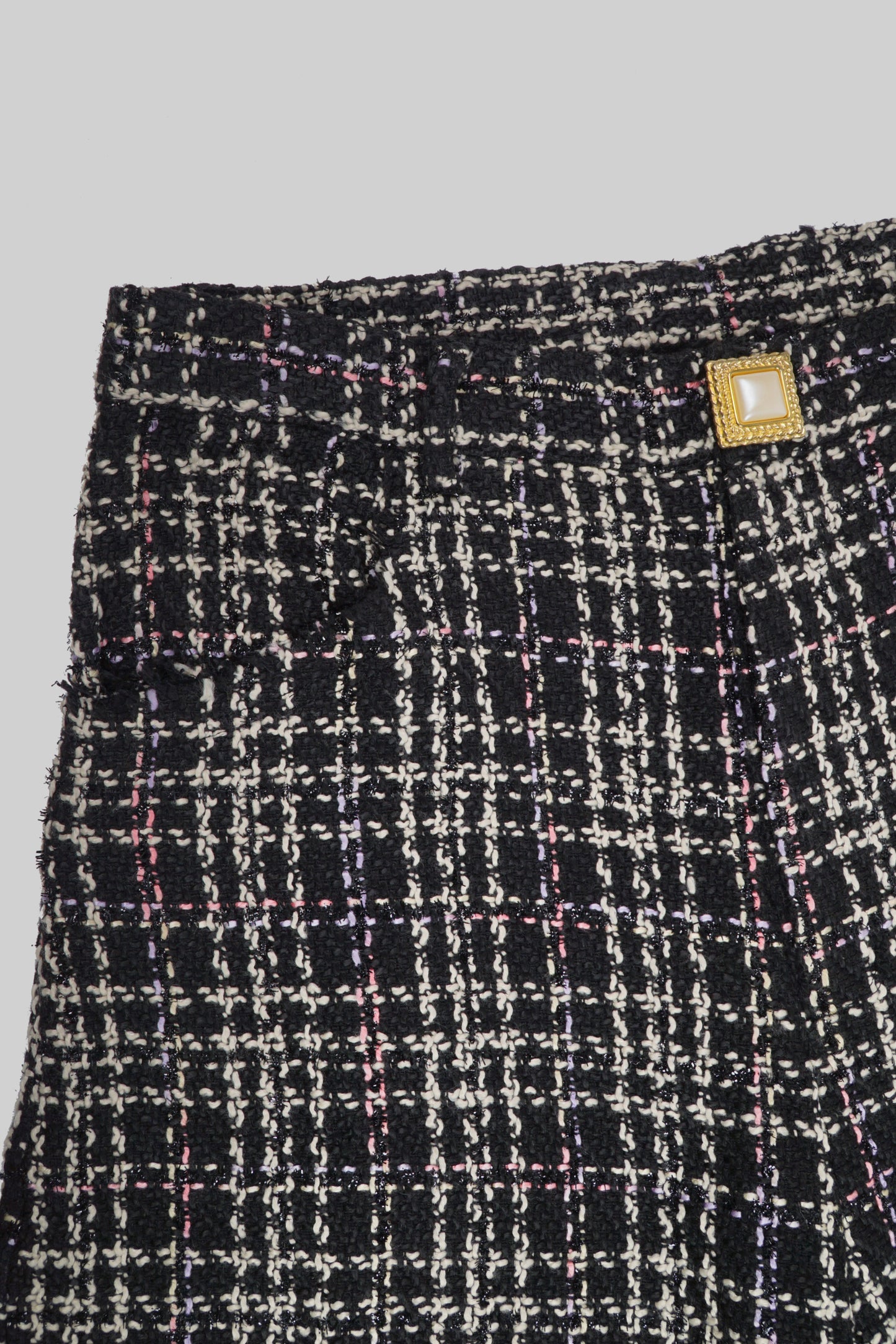 BROSS BEFORE HOS BOUTIQUE twill pants in a relaxed fit, featuring a classic style with side pockets and a neutral color.