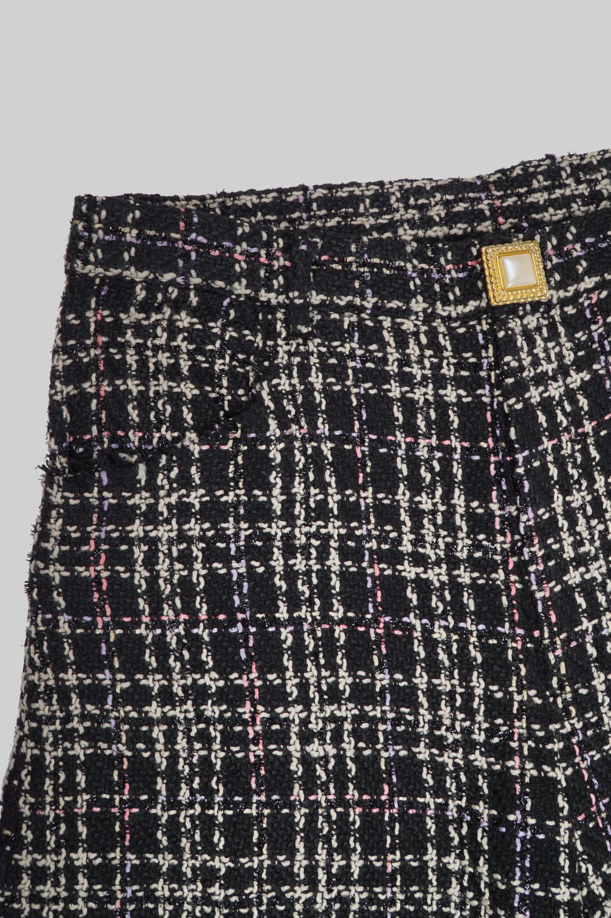 BROSS BEFORE HOS BOUTIQUE twill pants in a relaxed fit, featuring a classic style with side pockets and a neutral color.